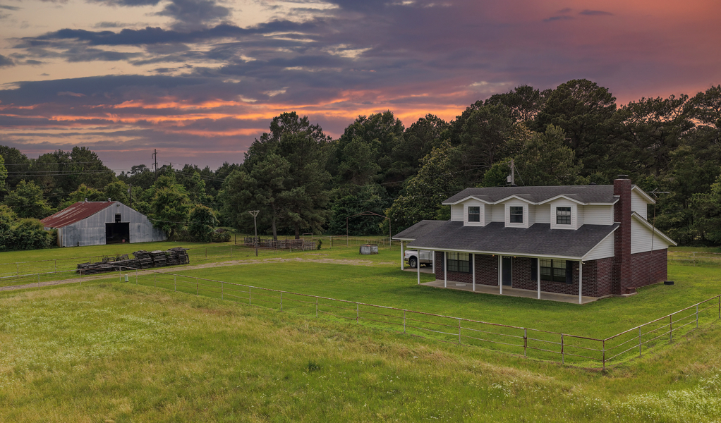 Escape the Noise: Why Country Homes Are the Ultimate Market Trend